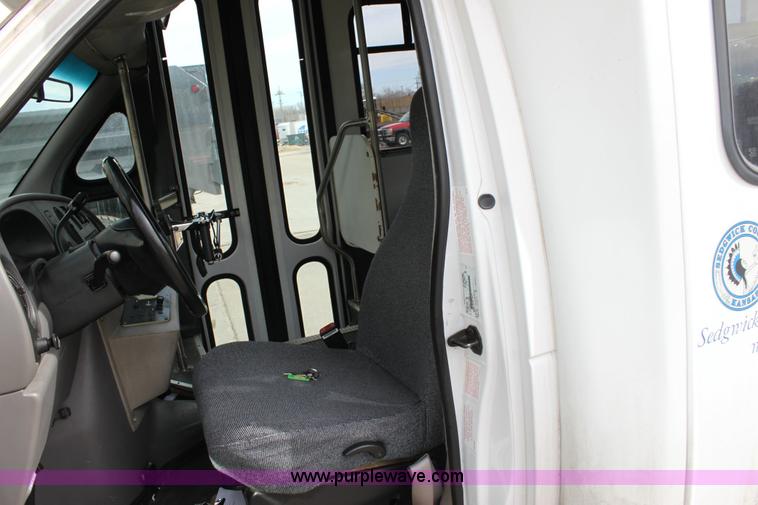 image for item 6522 1999 Ford E350 Super Duty transit bus