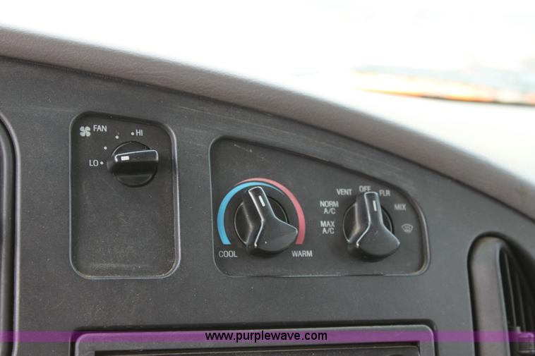 image for item 6522 1999 Ford E350 Super Duty transit bus