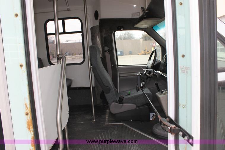 image for item 6522 1999 Ford E350 Super Duty transit bus