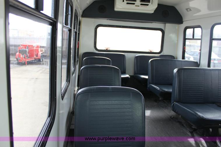 image for item 6522 1999 Ford E350 Super Duty transit bus