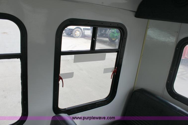 image for item 6522 1999 Ford E350 Super Duty transit bus