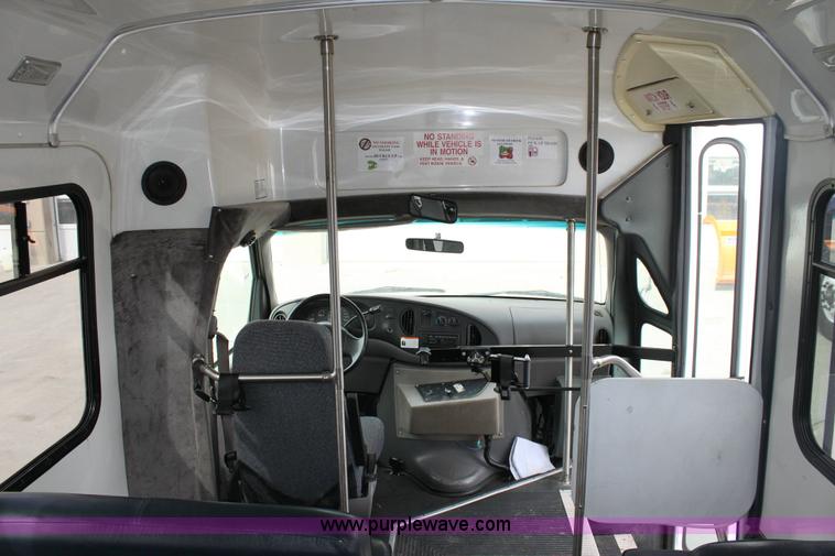 image for item 6522 1999 Ford E350 Super Duty transit bus