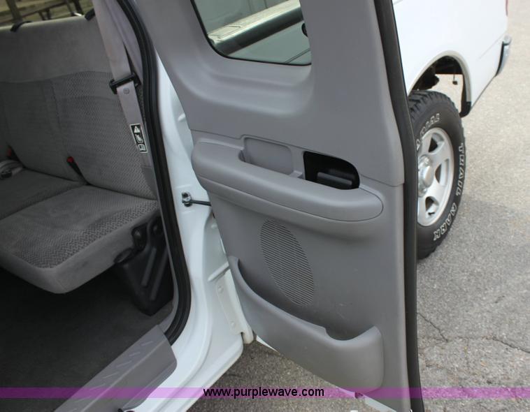 image for item 6523 2001 Ford F150 XLT supercab pickup truck