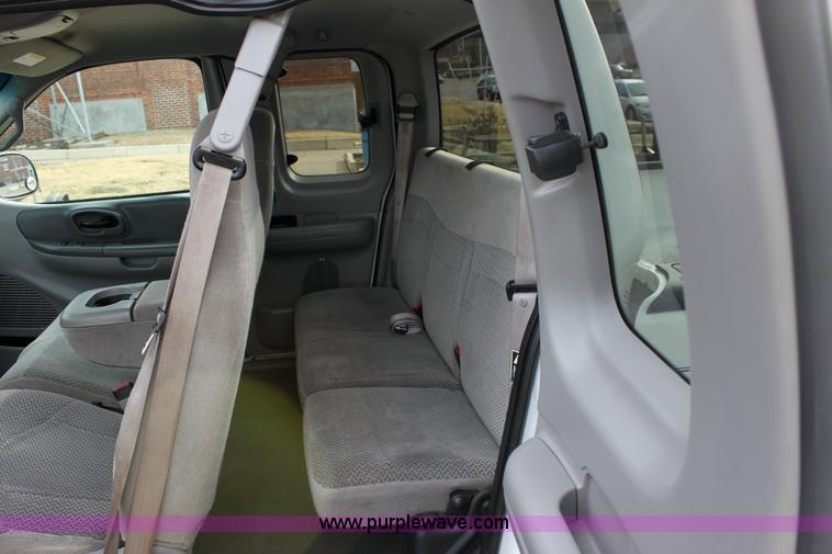 image for item 6523 2001 Ford F150 XLT supercab pickup truck