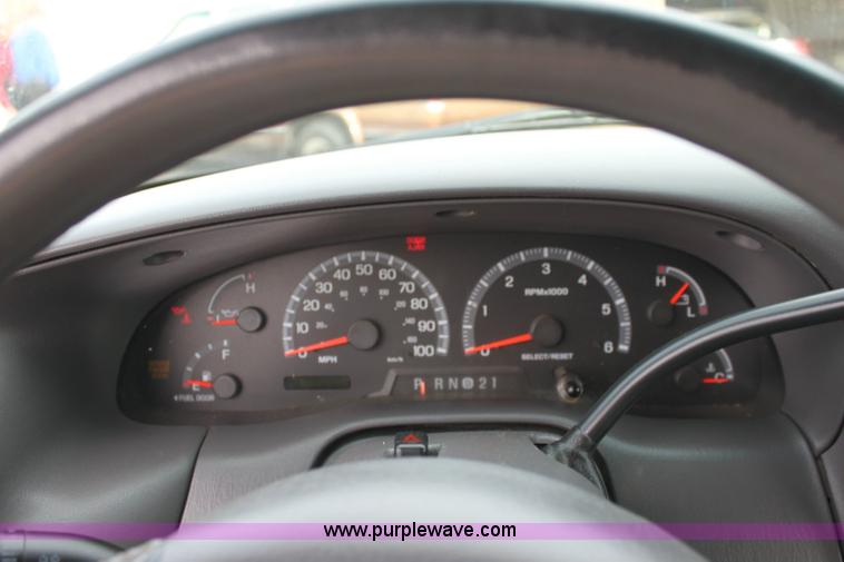 image for item 6523 2001 Ford F150 XLT supercab pickup truck