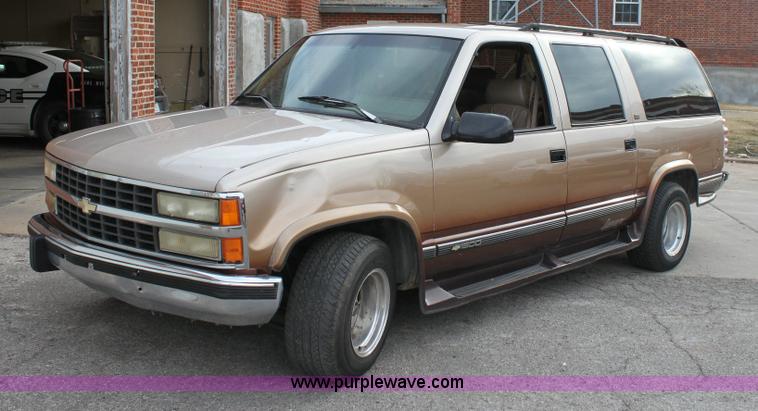 image for item 6524 1993 Chevrolet Suburban C1500 SUV