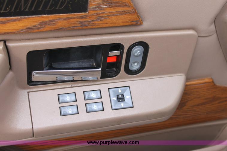 image for item 6524 1993 Chevrolet Suburban C1500 SUV