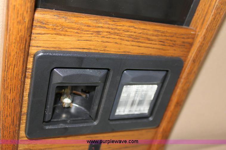 image for item 6524 1993 Chevrolet Suburban C1500 SUV