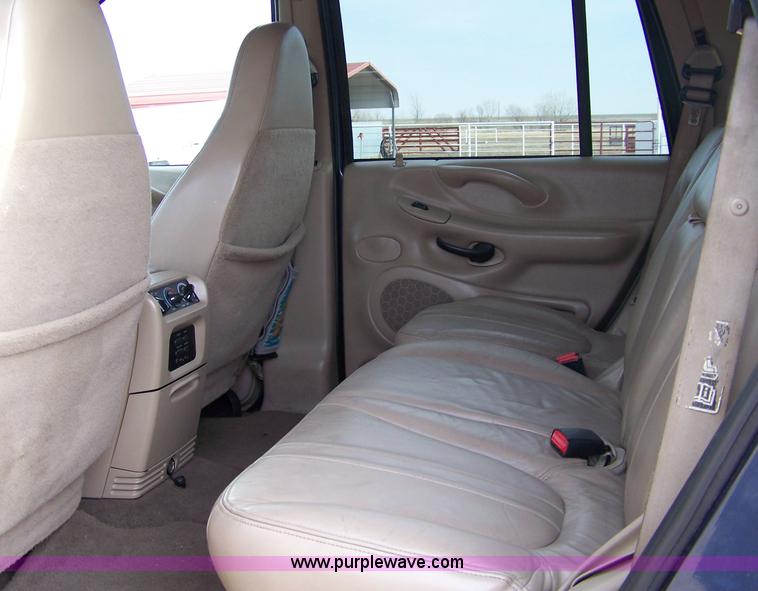 image for item 7491 2001 Ford Eddie Bauer Expedition