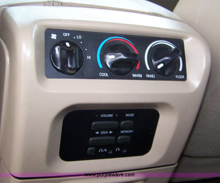 image for item 7491 2001 Ford Eddie Bauer Expedition