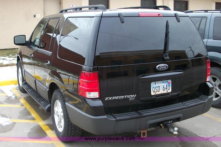 image for item 9500 2005 Ford Expedition XLT SUV