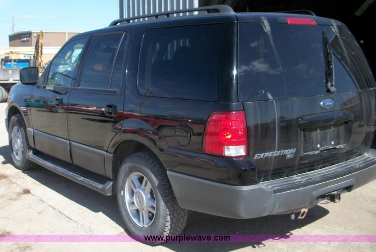 image for item 9500 2005 Ford Expedition XLT SUV