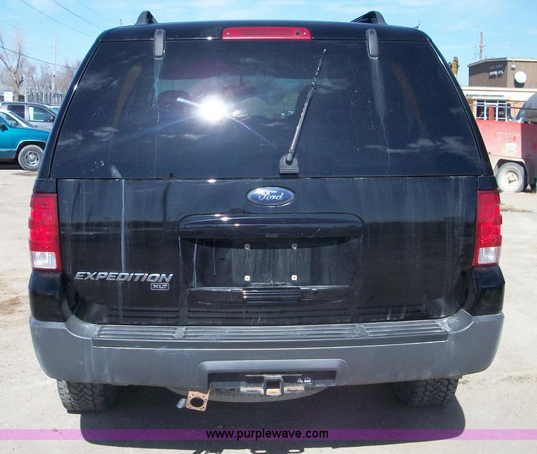 image for item 9500 2005 Ford Expedition XLT SUV