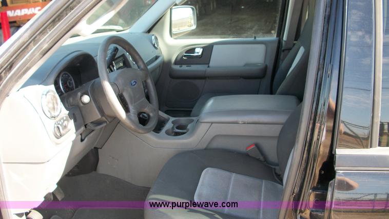 image for item 9500 2005 Ford Expedition XLT SUV