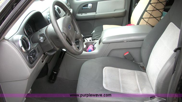image for item 9500 2005 Ford Expedition XLT SUV