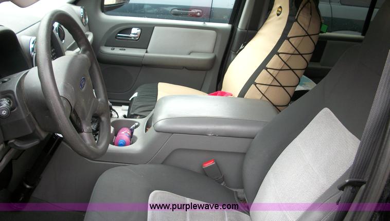 image for item 9500 2005 Ford Expedition XLT SUV