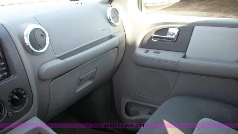 image for item 9500 2005 Ford Expedition XLT SUV