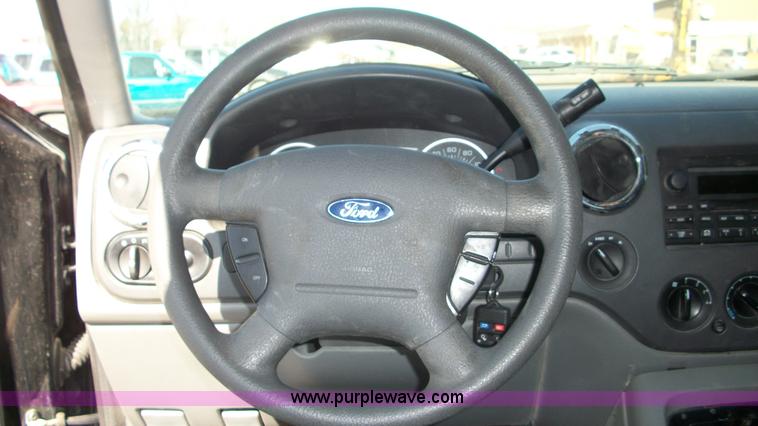 image for item 9500 2005 Ford Expedition XLT SUV