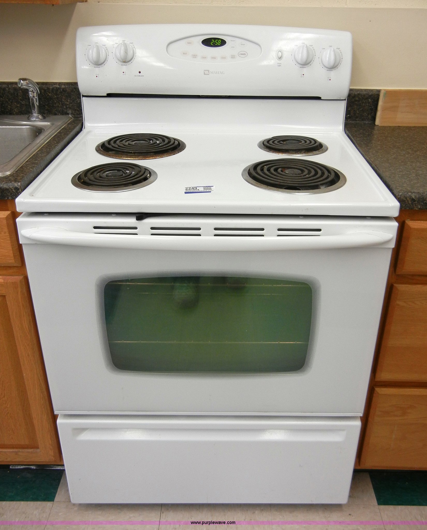 Maytag stove in Chapman, KS Item 2249 sold Purple Wave