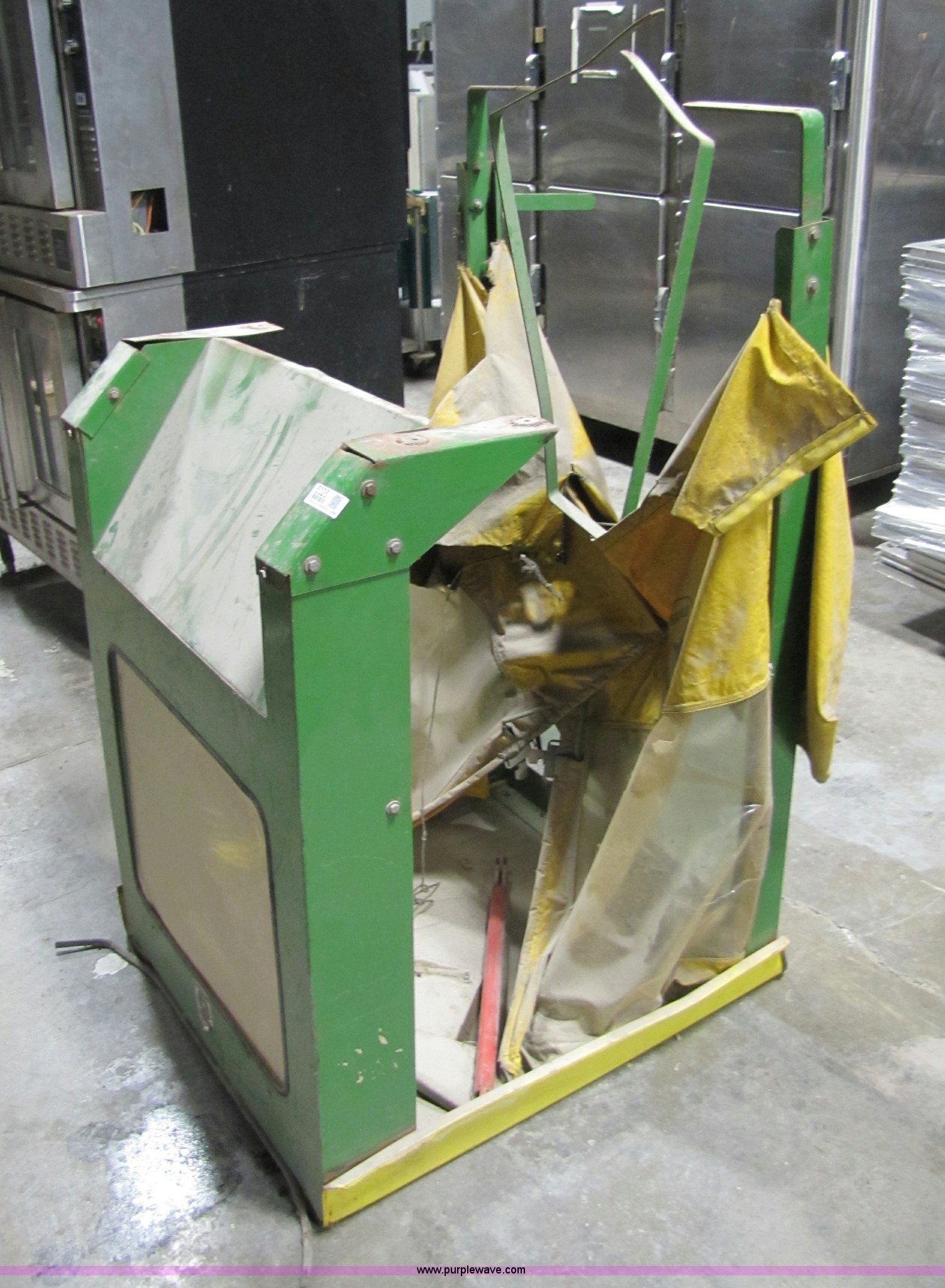 John Deere 400 Series Lawn Tractor Cab In Des Moines Ia Item 5325 Sold Purple Wave