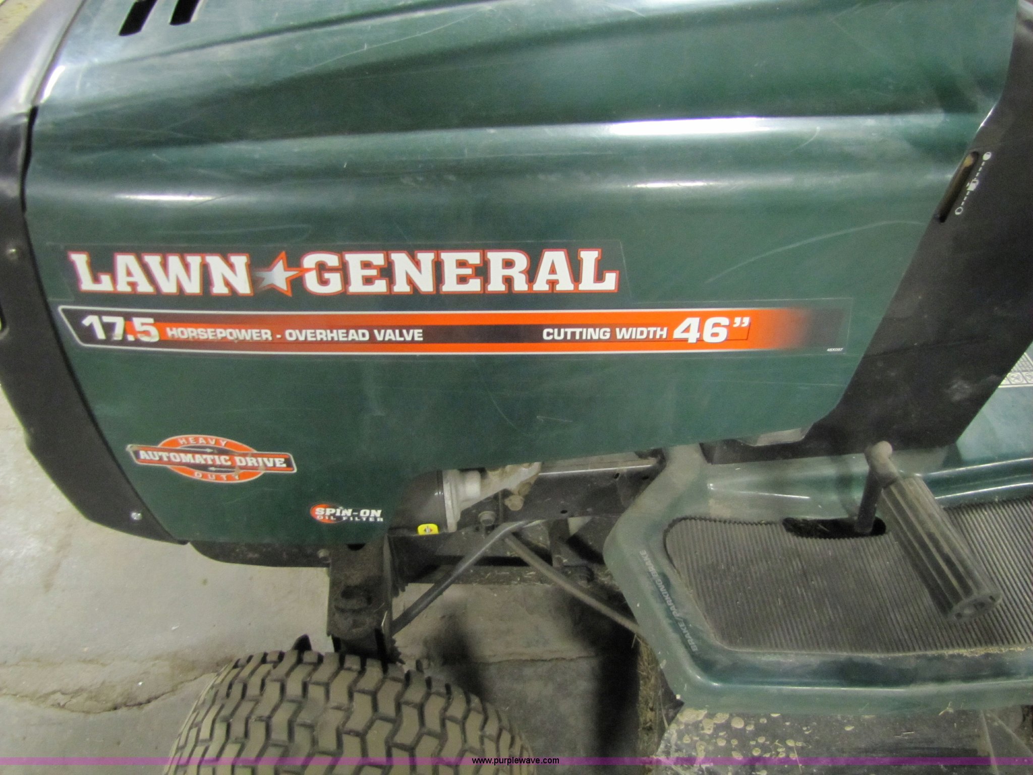 Murray Lawn General riding lawn mower in Des Moines, IA Item 5345 sold Purple Wave