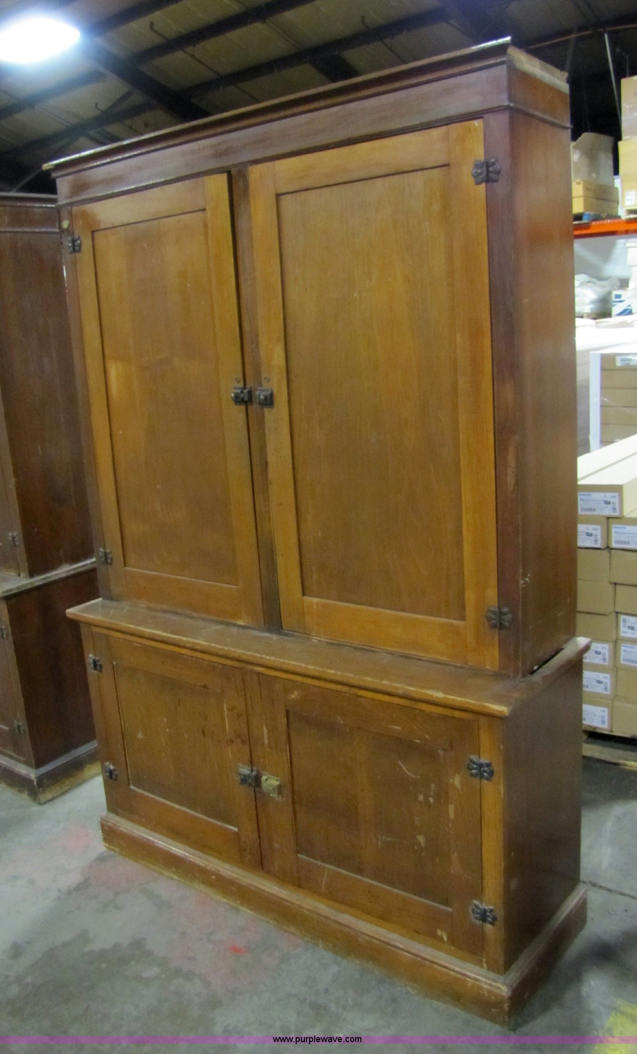 (2) piece hardwood in Des Moines, IA Item 5346 sold Purple Wave