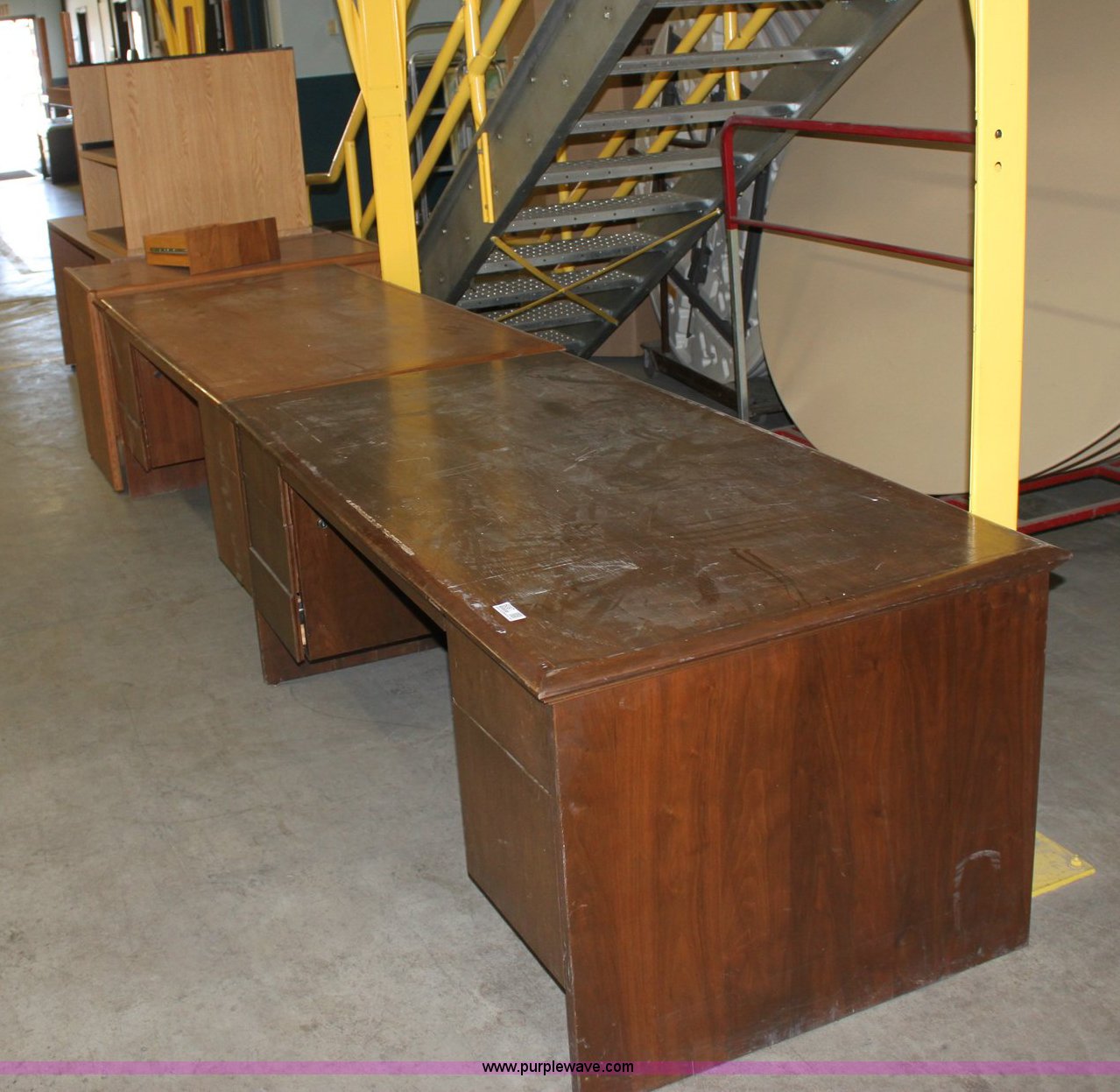 Assorted office furniture in Wichita, KS Item 6087 sold Purple Wave