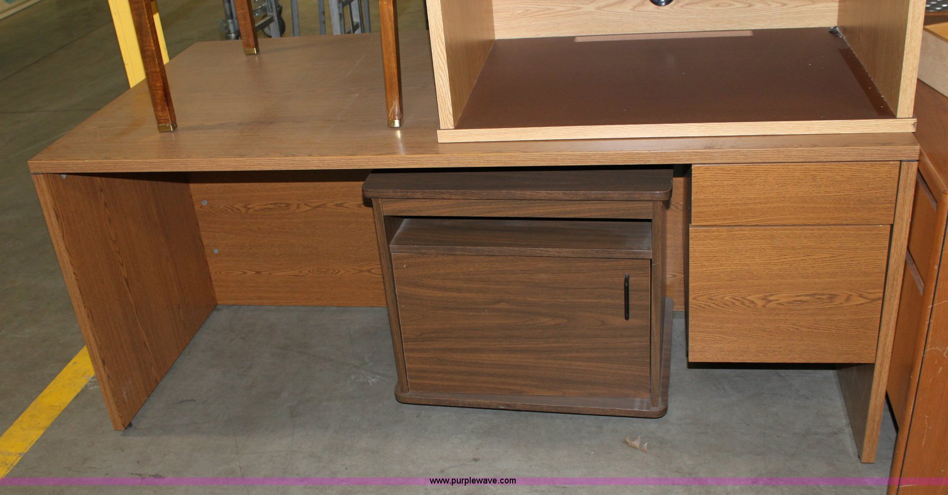 Assorted office furniture in Wichita, KS Item 6087 sold Purple Wave