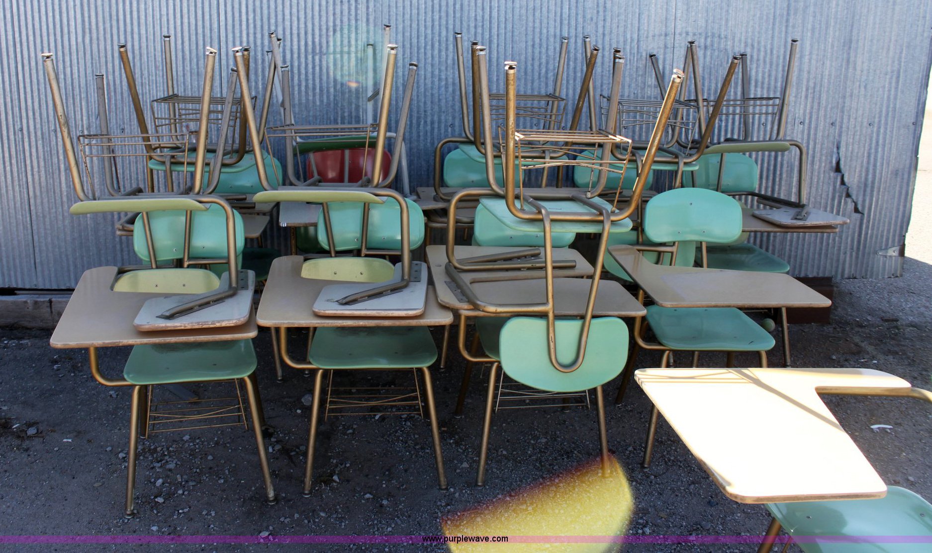 (23) student desks in Wichita, KS Item 6089 sold Purple Wave