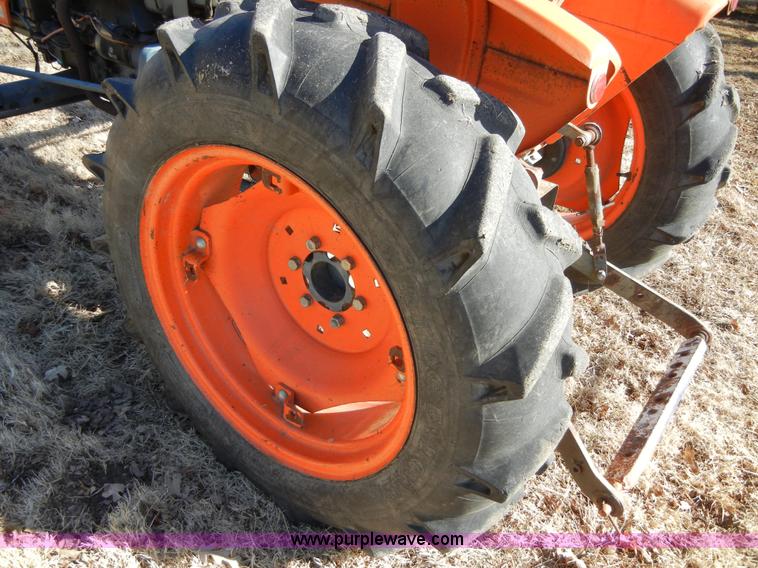 image for item 2280 Kubota L225 tractor