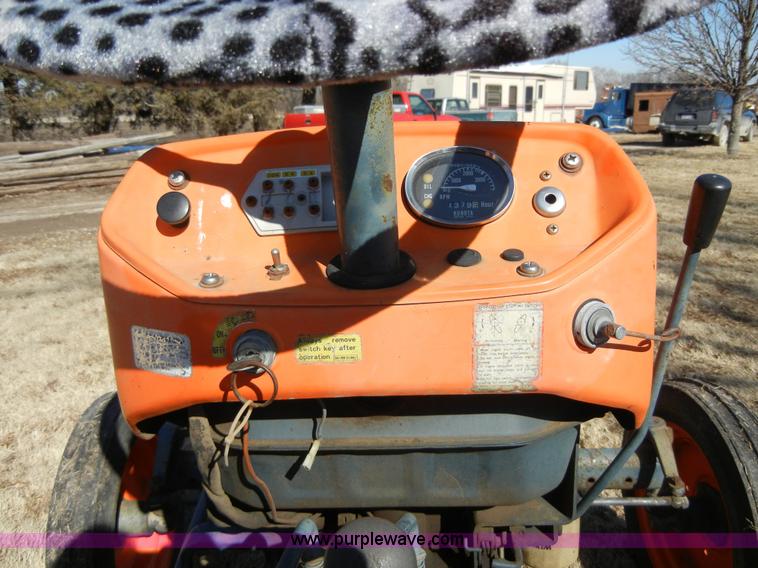 image for item 2280 Kubota L225 tractor