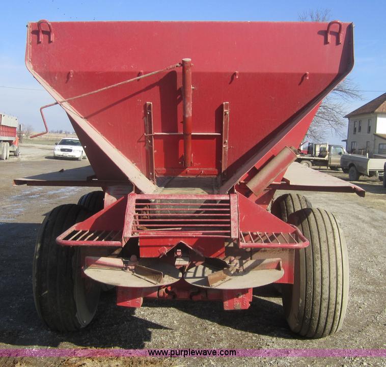 New Leader six ton dry box fertilizer spreader in Chanute, KS Item