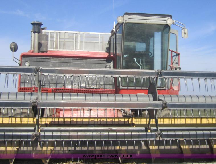 image for item 3207 1982 Massey-Ferguson 860 combine