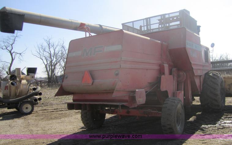 image for item 3207 1982 Massey-Ferguson 860 combine