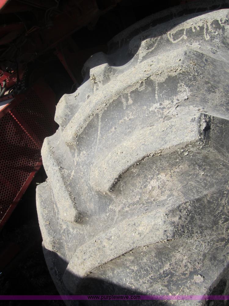 image for item 3207 1982 Massey-Ferguson 860 combine