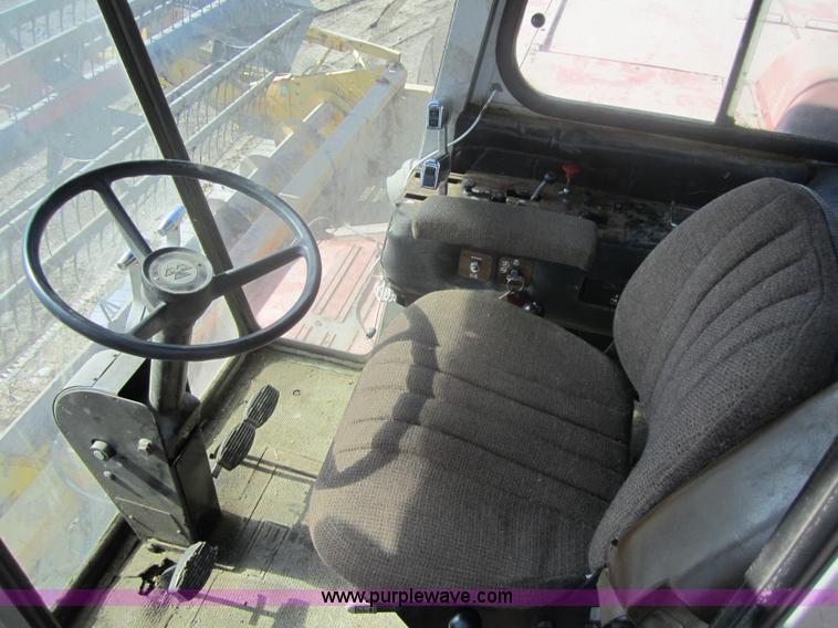 image for item 3207 1982 Massey-Ferguson 860 combine