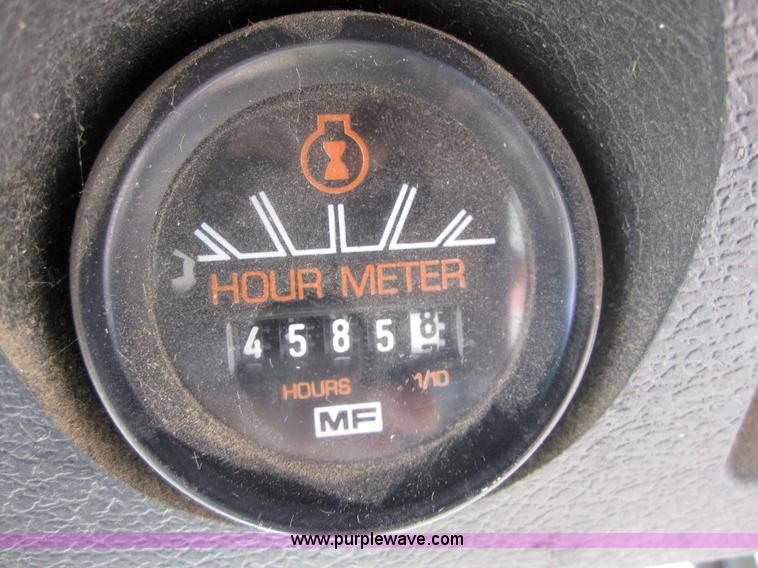 image for item 3207 1982 Massey-Ferguson 860 combine