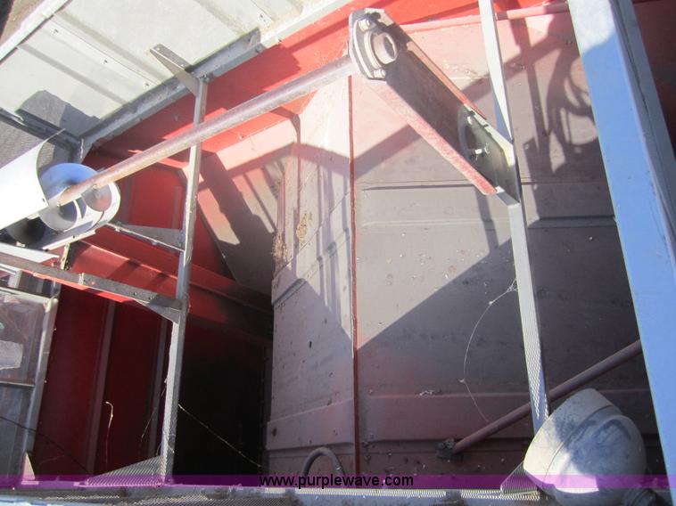 image for item 3207 1982 Massey-Ferguson 860 combine