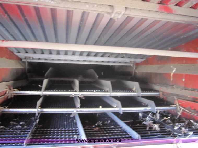 image for item 3207 1982 Massey-Ferguson 860 combine