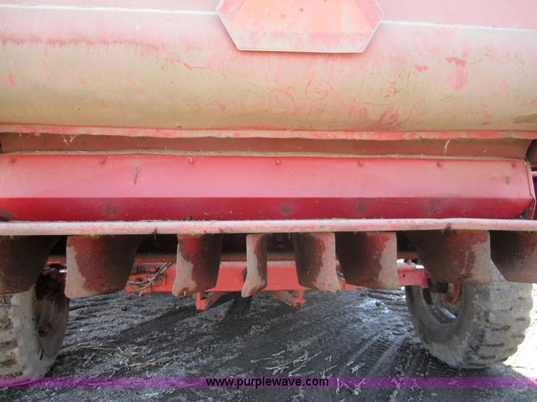 image for item 3207 1982 Massey-Ferguson 860 combine