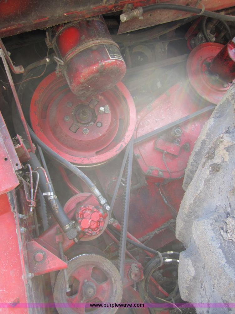 image for item 3207 1982 Massey-Ferguson 860 combine