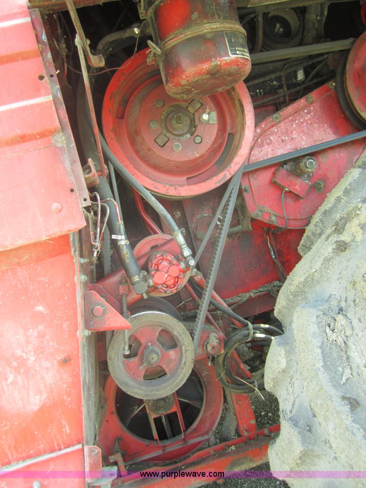 image for item 3207 1982 Massey-Ferguson 860 combine