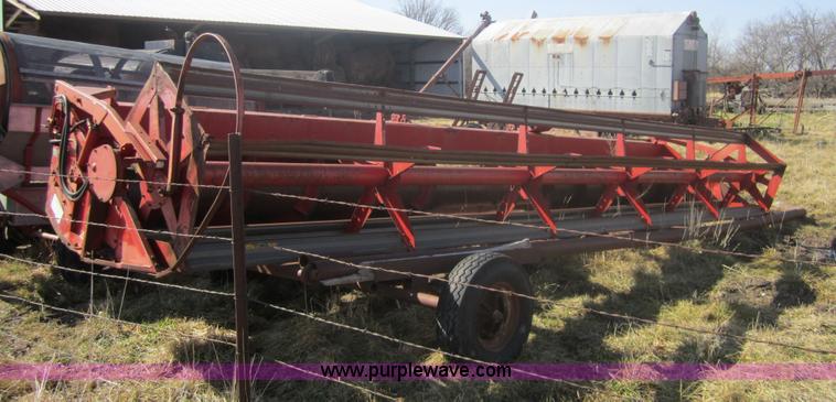 image for item 3207 1982 Massey-Ferguson 860 combine