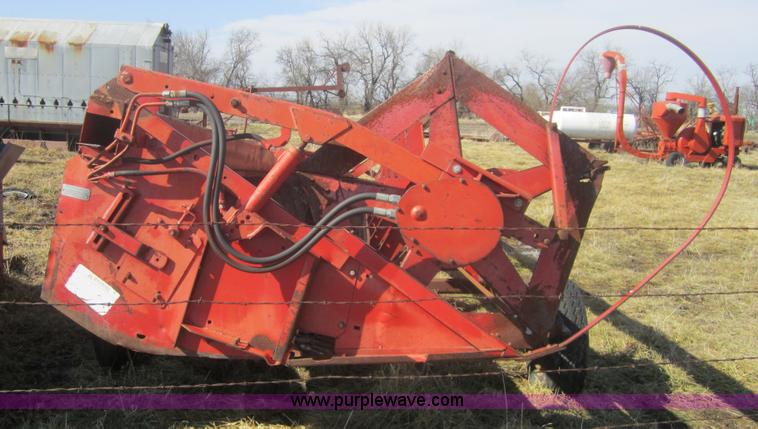 image for item 3207 1982 Massey-Ferguson 860 combine