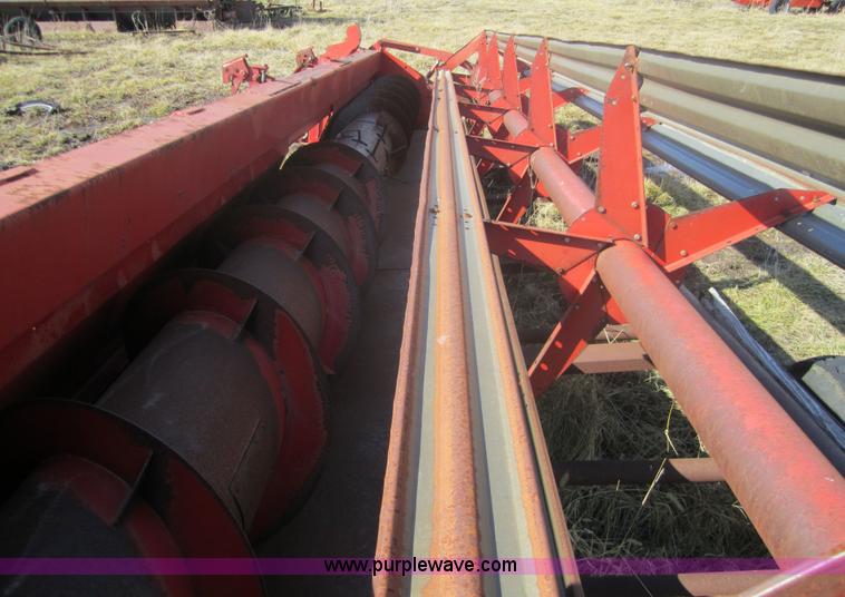 image for item 3207 1982 Massey-Ferguson 860 combine