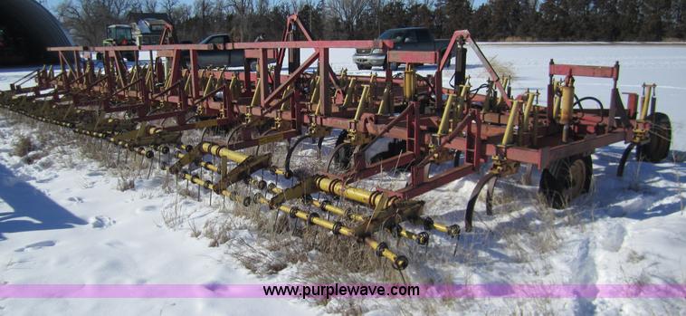 image for item 3389 Bourgault Vibramaster 45' cultivator
