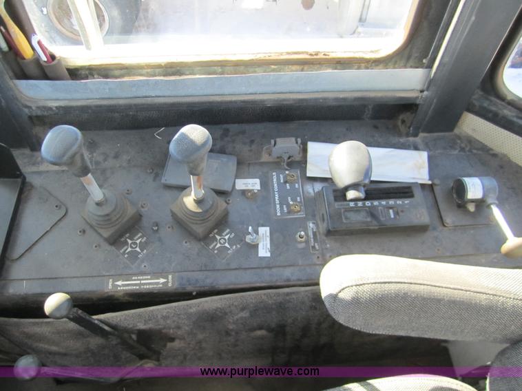 image for item 3390 1995 Tyler 4300 sprayer