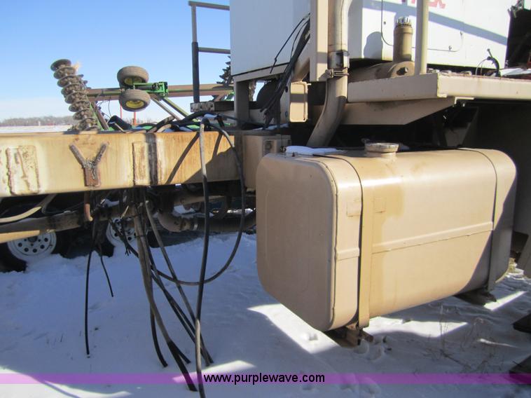 image for item 3390 1995 Tyler 4300 sprayer