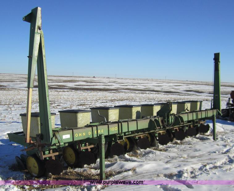 image for item 3392 John Deere 7100 eight row planter
