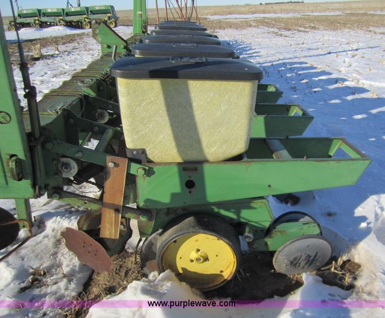 image for item 3392 John Deere 7100 eight row planter